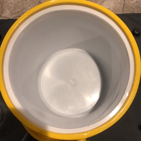 1970s Vintage Yellow Ice Bucket by Shelton-Ware Corp - Picture 5 of 12
